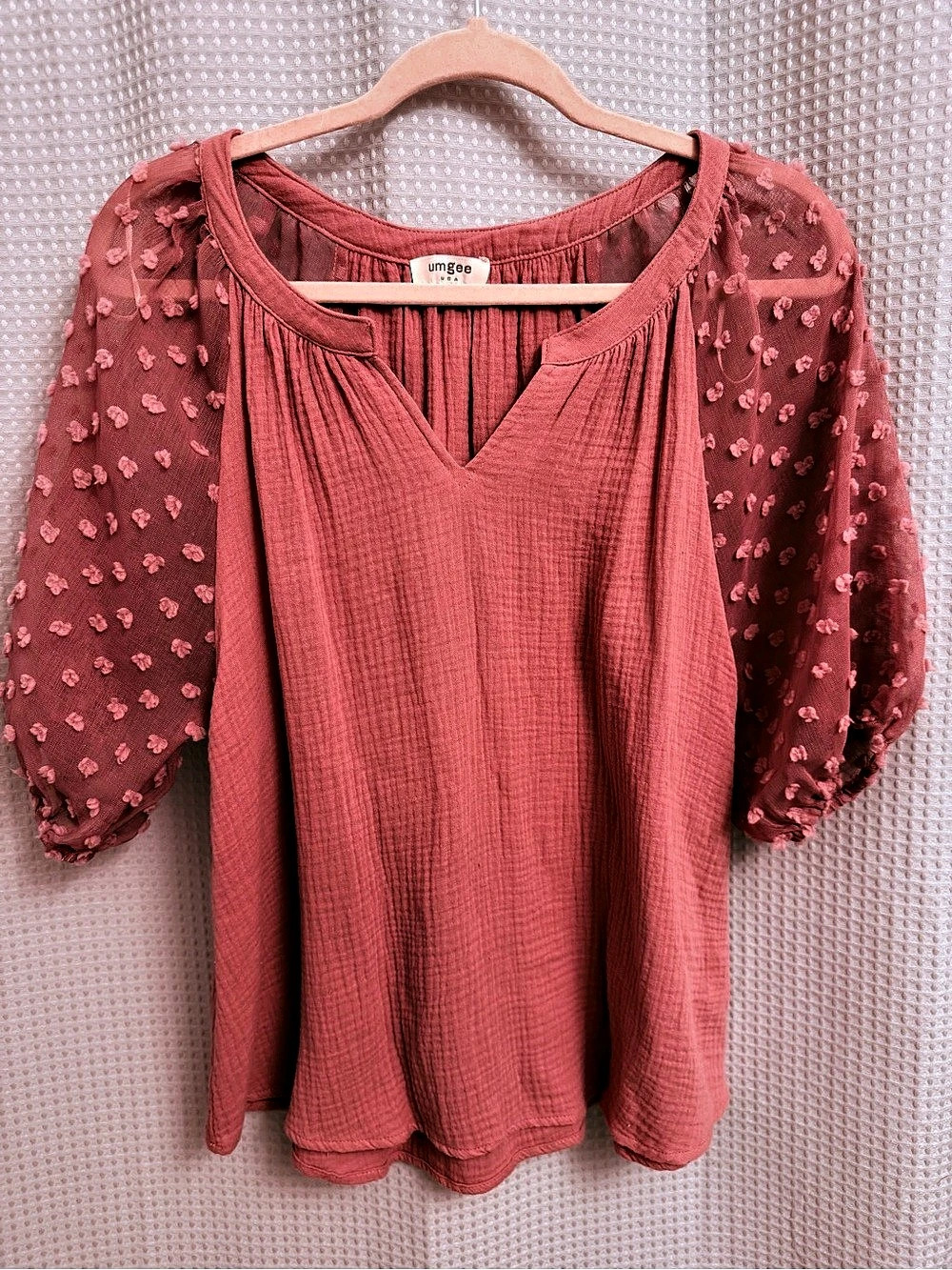 Umgee Textured Blouse in Pink Size Medium Like New